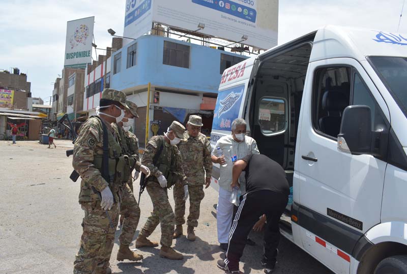 En Emtrafesa una vez más donamos agua a nuestra Policía nacional y miembros del Ejército peruano.