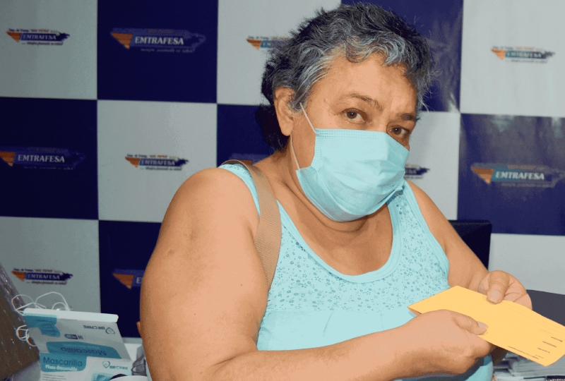 Entrega de aporte económico a Zósimo el Inca Guerrero